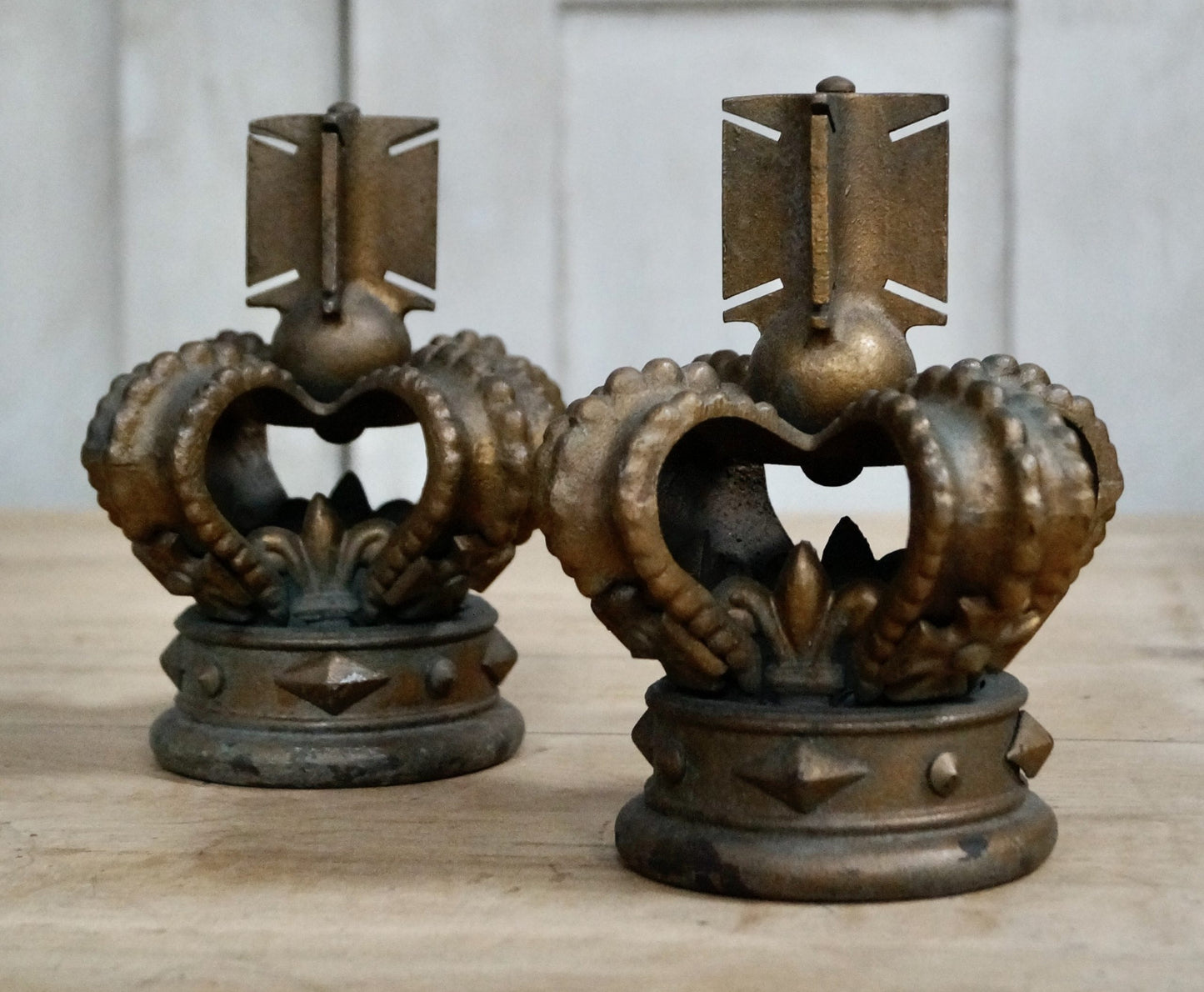 Crown Finnials