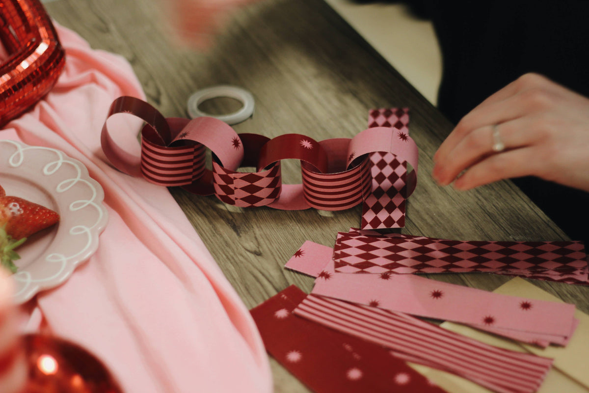 The Berry & Blush Paper Chain Kit
