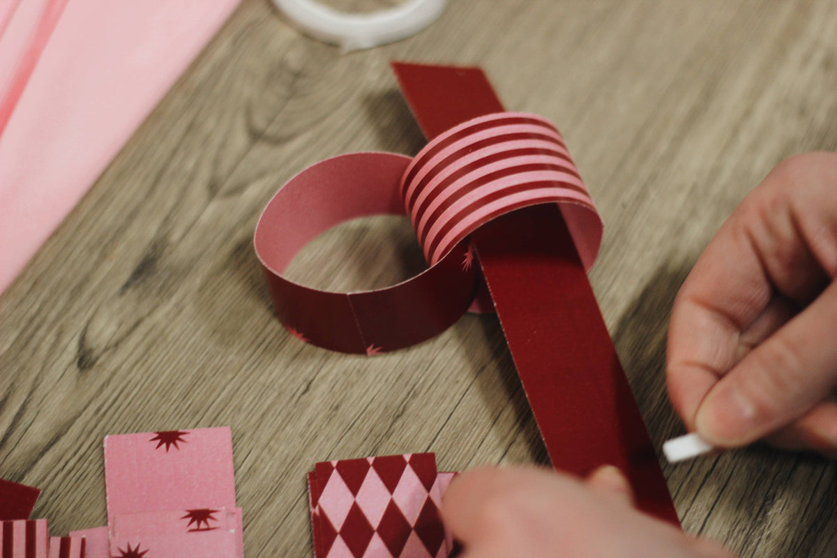 The Berry & Blush Paper Chain Kit